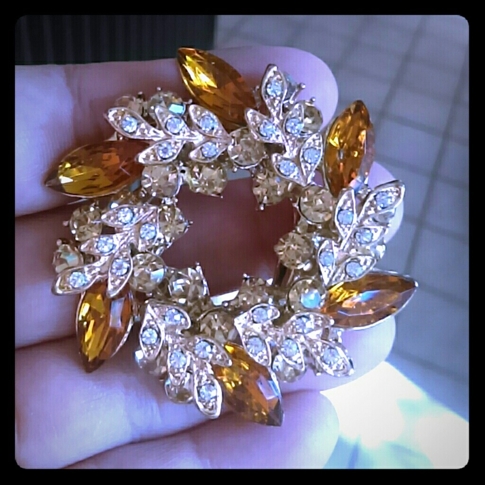 Amber Acrylic & Rhinestone Scarf Clip